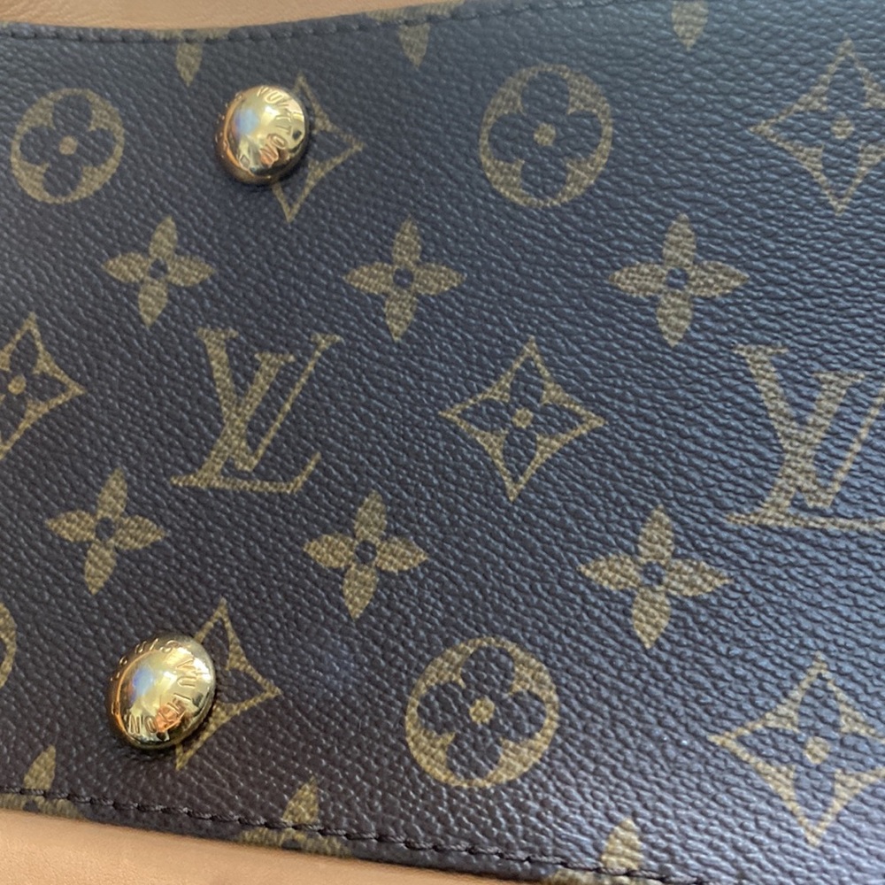 Louis Vuitton. Beverly Handbag GM - Picture 14 of 16
